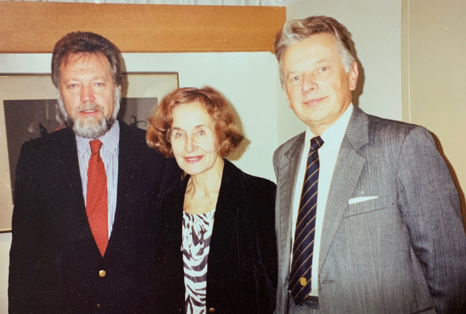 Dr. Kaspars Tūters, Dr. Edīte Lazovska, Dr. Ilmārs Lazovskis 1993. gadā Toronto, kur prof. Lazovskis referēja.